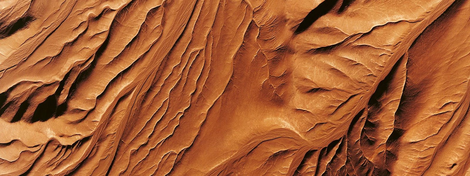 Immerse yourself in unique aerial<br> photography of Chile